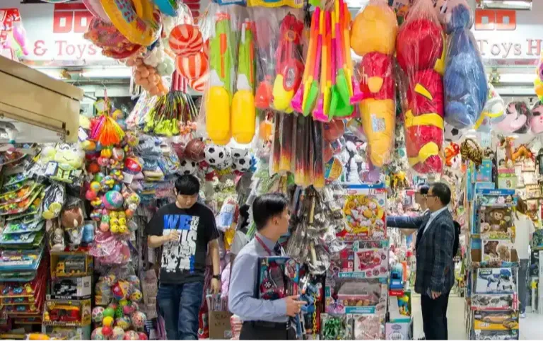 Toy’s Street (Tai Yuen Street)