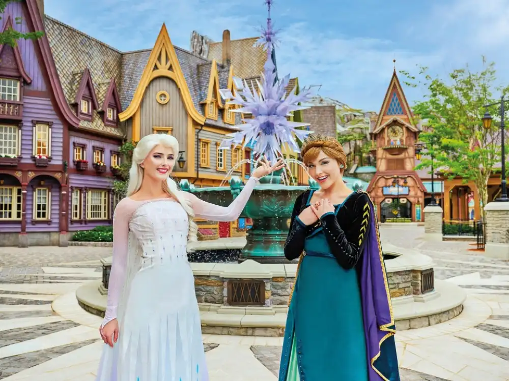 Anna and Elsa at the Hong Kong Disneyland Christmas